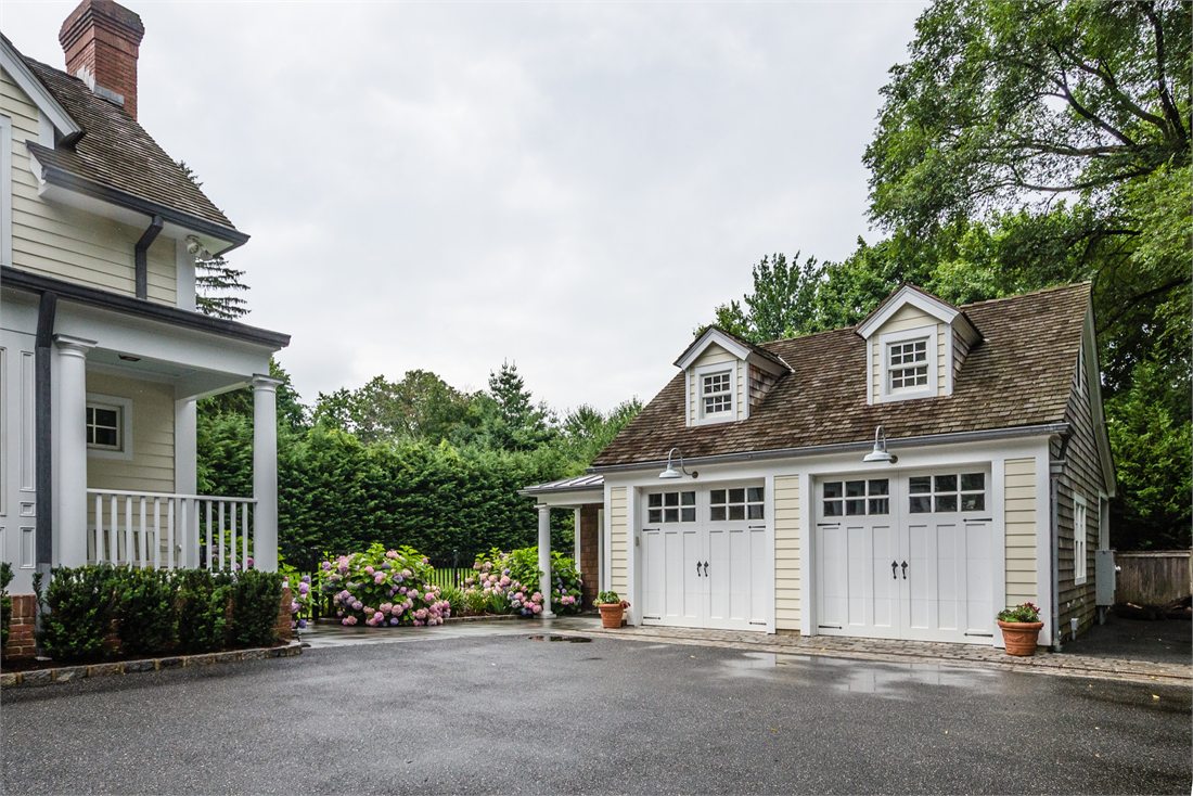 Custom detached garage built in Connecticut
